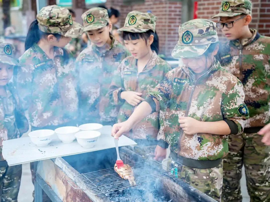 探险怪物后面小说叫什么_小怪物探险3后面_探险怪物后面小人是谁