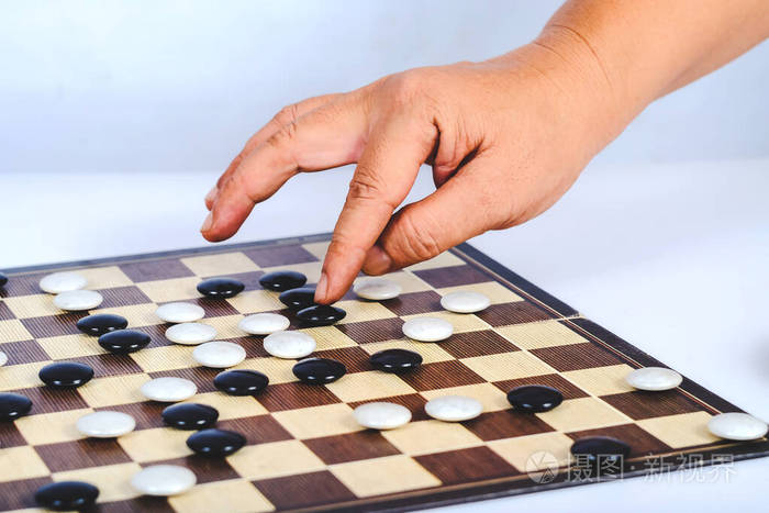 象棋解残局游戏-象棋残局：让人又爱又恨的智力挑战，你能破解吗